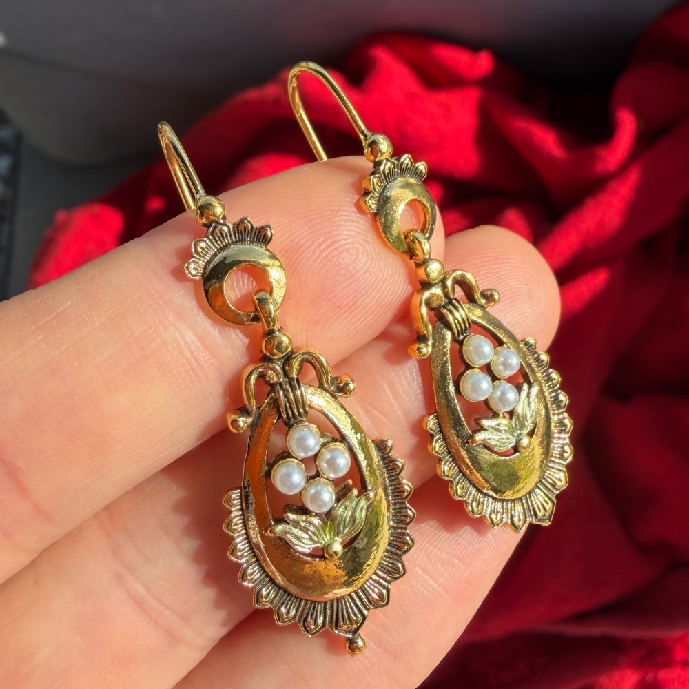 Antique Gold Drop Earrings with Pearls & Leaf Detail - Picture 12 of 13